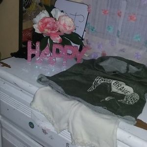 Dark green Shirt with tan shorts pack